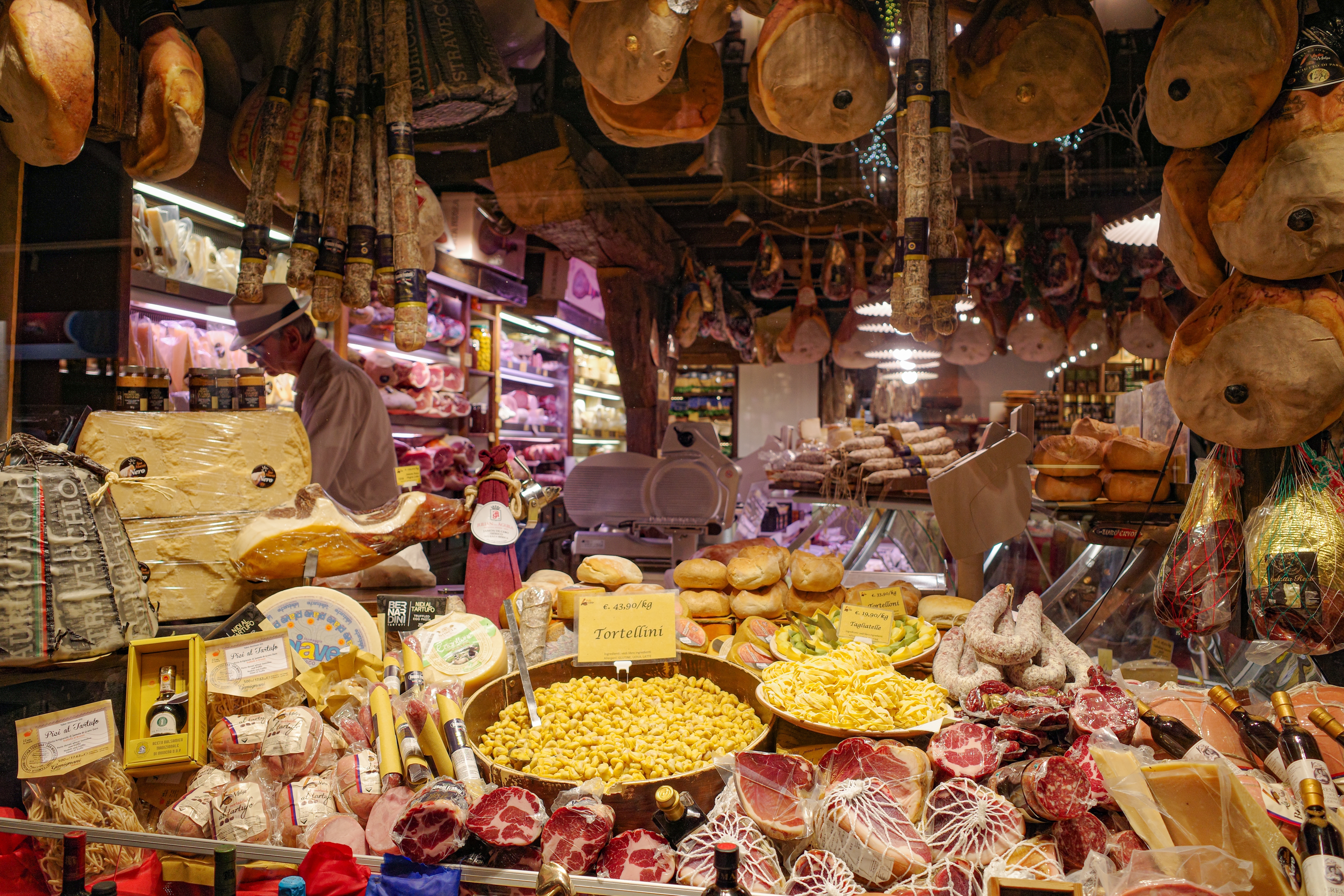 Mercato di mezzo bologna.jpg